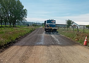 MOP Ñuble inició aplicación de matapolvo en más de 470 kilómetros de caminos de la región