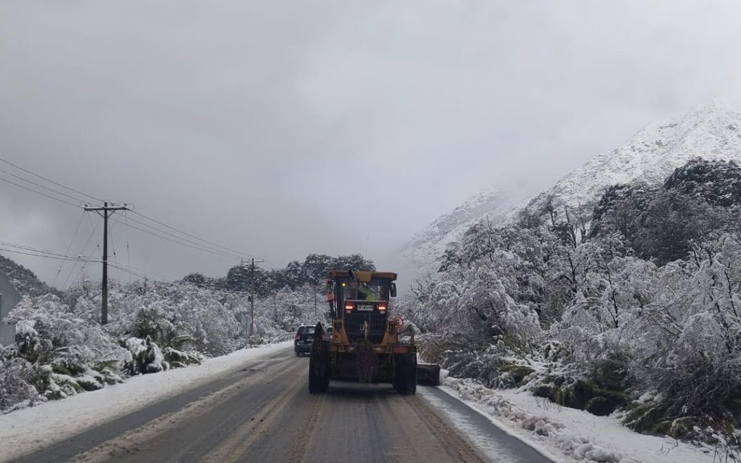 Ñuble: Vialidad despeja camino a las termas de Chillán ante caída de 22 cm de nieve