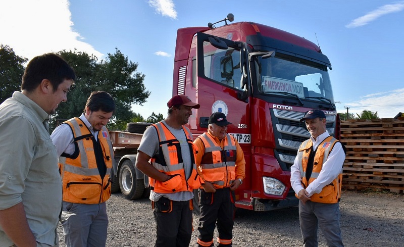 Vialidad Ñuble envía maquinaria para apoyar labores de retiro de escombros en Valparaíso